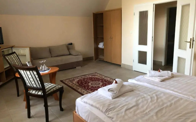 Festetich Kastélyszálló és Zsuzsanna Hotel