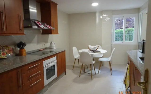 Elviria 2-bed Apt, Sleeps 4, Pool, 20m to Beach
