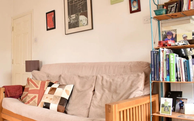 Spacious Studio Apartment in Portobello Road