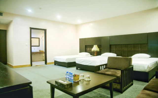 May Plaza Hotel