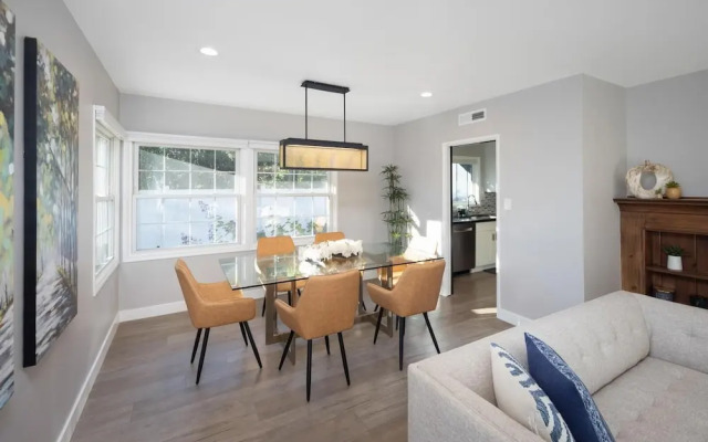 Hidden Valley Pl - 90210 Villa With Canyon Views and a Large Private Backyard