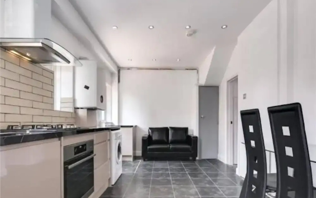 Limehouse Townhomes-4 Bedrooms,3 Bathrooms,garden