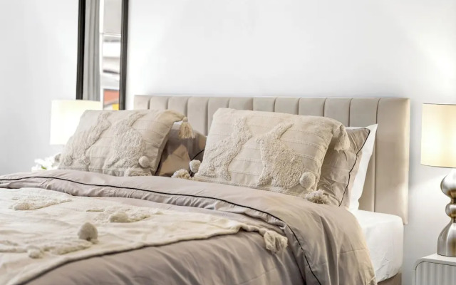 Apartment Sleeps 6 With Parking