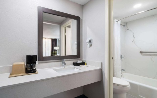 Super 8 by Wyndham Longview/North