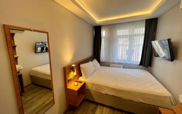 Hotel Kaya Est 1985
