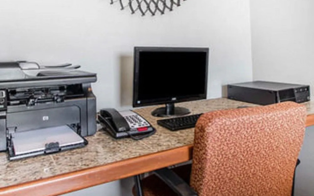 Quality Inn Us65 & E Battlefield Rd Springfield