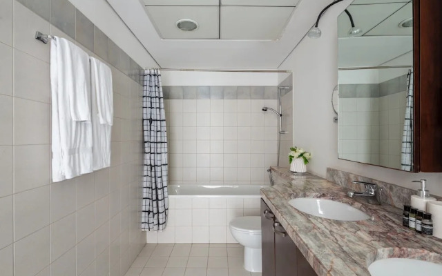 Gorgeous and Spacious 3BR With Full Marina Views!
