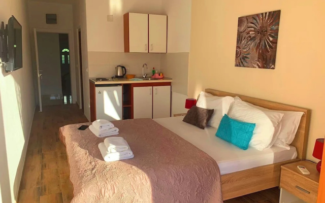 Deluxe Studio Apartment with Sea view