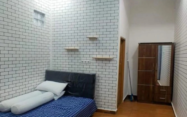 OYO Life 93158 Kost Asaka
