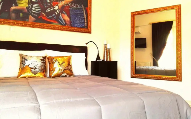 Deluxe Apartments