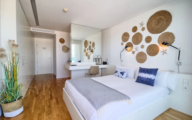 Meraki Beach Hotel