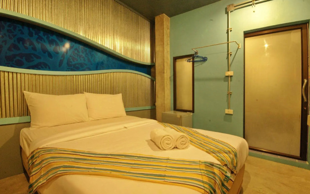 Seabox Khaolak Hostel
