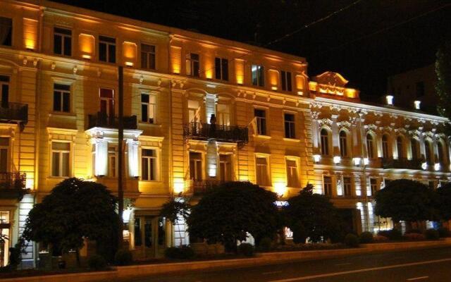 Отель Boombully Rooms & Hostel Грузия, Тбилиси - отзывы, цены и фото номеров - забронировать отель Boombully Rooms & Hostel онлайн вид на фасад
