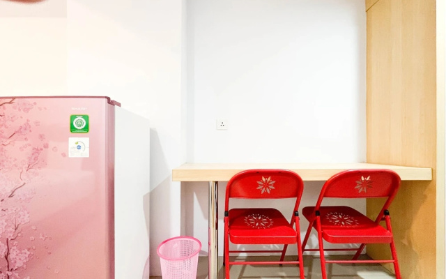 Homey And Cozy Studio At De Prima Apartment
