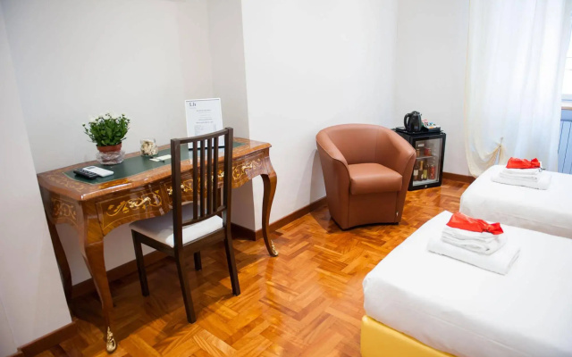 Lh Royal Suites
