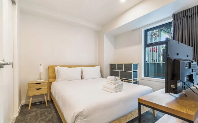 Relaxing Apt. Steps from Eden Park | Zodiak Stays
