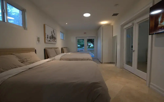 Biscayne Park 3BD2BA Spacious