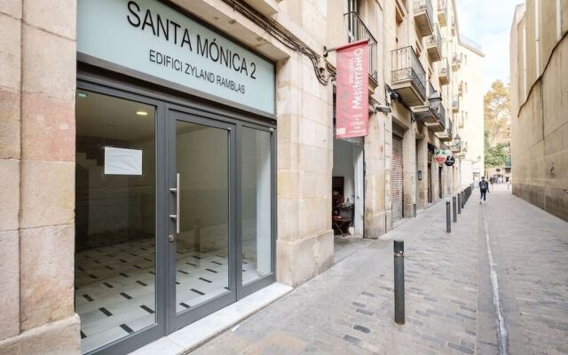Отель 6 Pax Las Ramblas Santa Mónica (Barcelona) Испания, Барселона - отзывы, цены и фото номеров - забронировать отель 6 Pax Las Ramblas Santa Mónica (Barcelona) онлайн вид на фасад