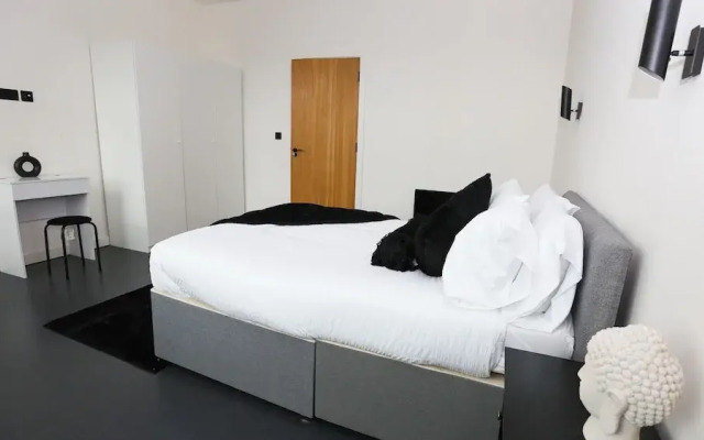 The Nichols Building Spacious 3-bedroom Apartment