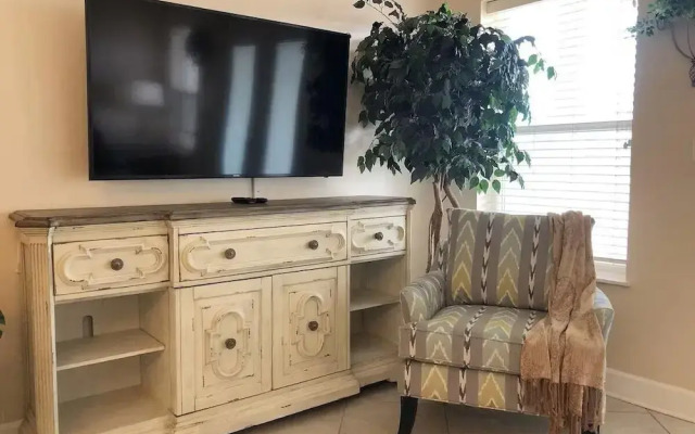 Pavilion Palms 205b