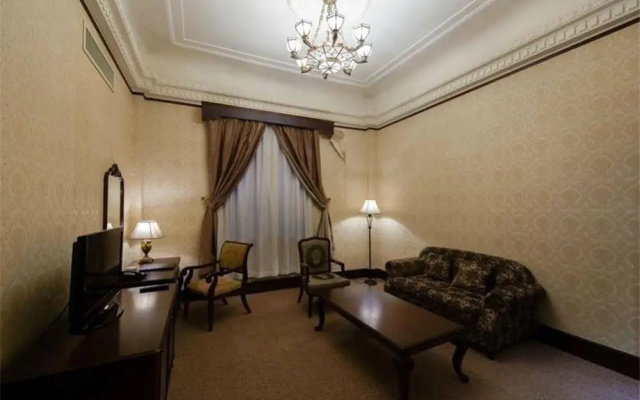 Tianjin First Hotel (Xiao Bai Lou Five Avenue Tourist Area)