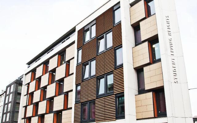 Отель Modern Student-Only Studios by Angel High Street Лондон вид на фасад