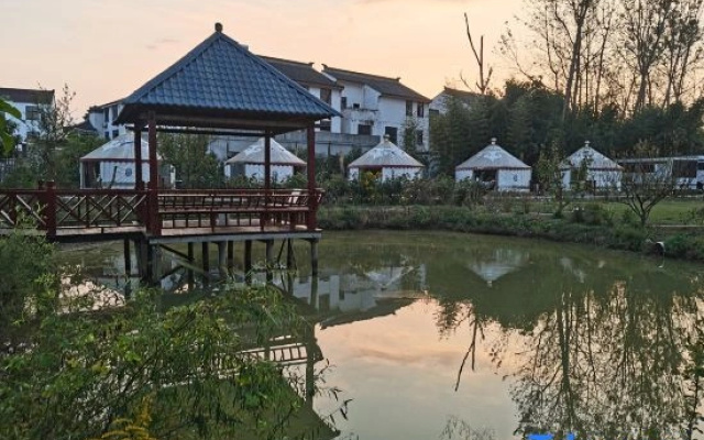 Taihu Sea of Flowers Vacation Apartment