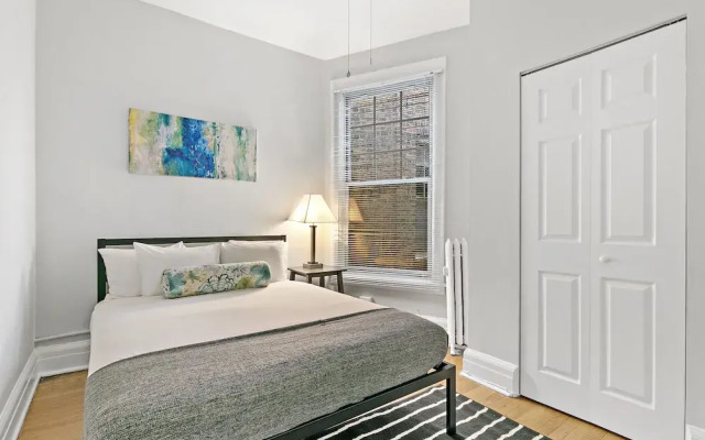 2BR near Wrigley - Grace 05-3