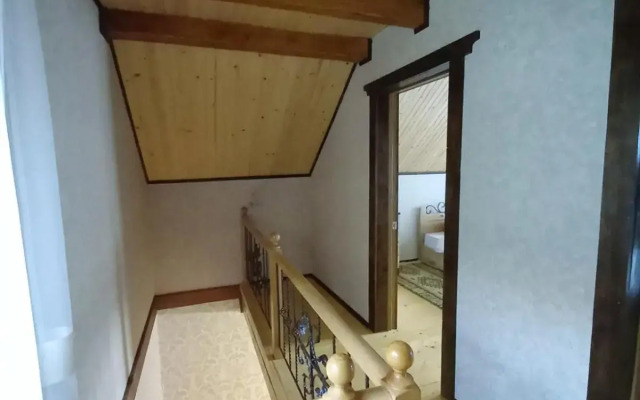 Котедж "Хата край села"