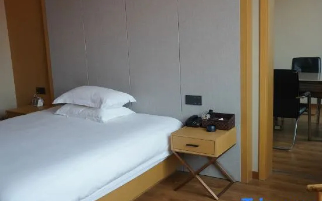 Haven Smart Hotel  (Xinyang Huaibin Minzheng Road Branch)