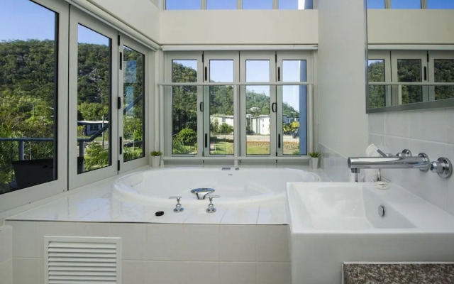 Beachside Apartment 13