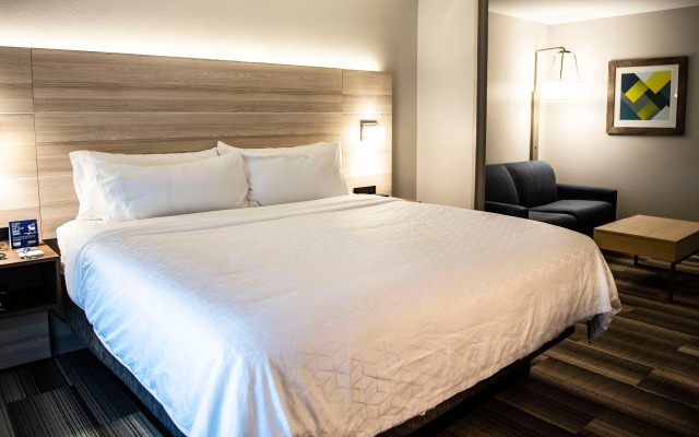 Holiday Inn Express & Suites Sedalia by IHG