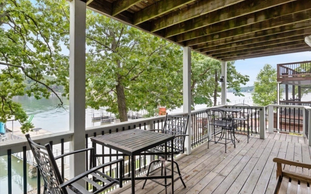 The Kelley's Lakefront Escape Loto