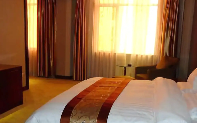Phoenix Lake Hotel