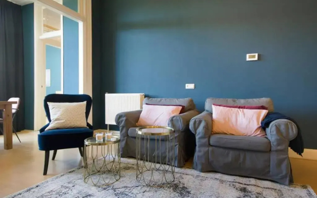 2 Bedroom 2 Bathroom Canal Apartment