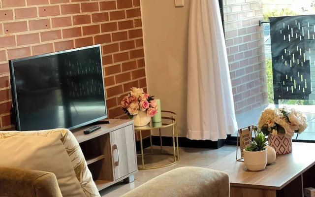 Amazing 2BR 2bath With River View in Waterfall