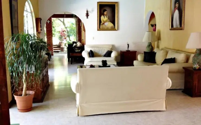 Grupo Kings Suites - Motolinia 46