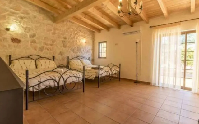 Villa - 6 Bedrooms with Pool and WiFi - 103920