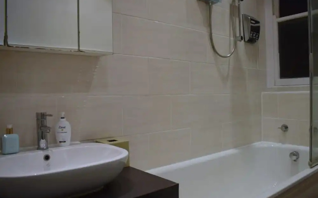 North London Spacious 2 Bedroom Apartment