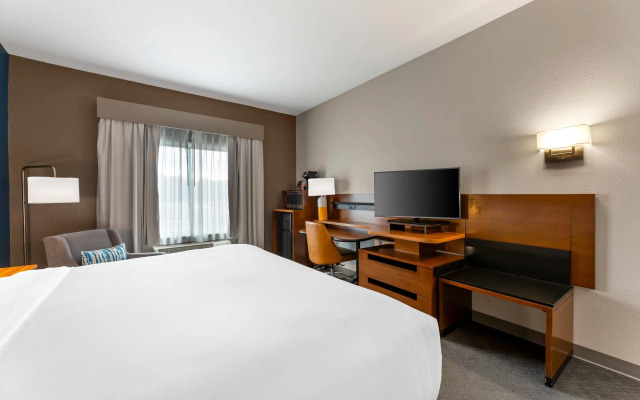 Comfort Inn & Suites South Akron