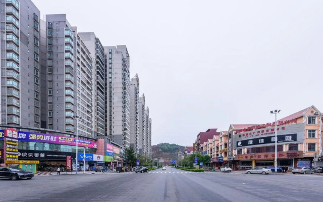 Yiyinzhuang Holiday Hotel
