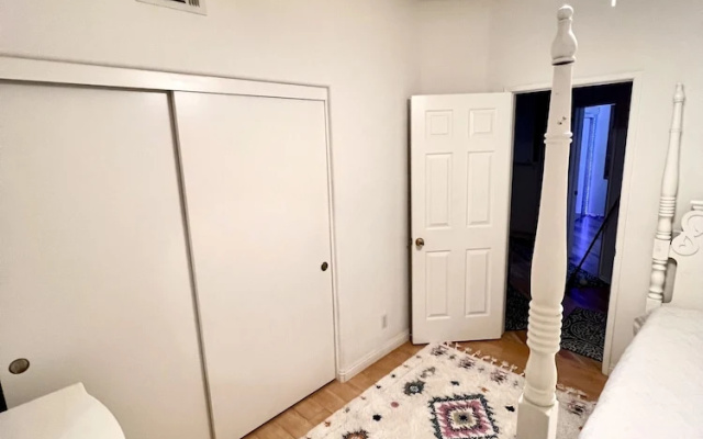 Beautiful 3 Bedroom Townhome in Irvine