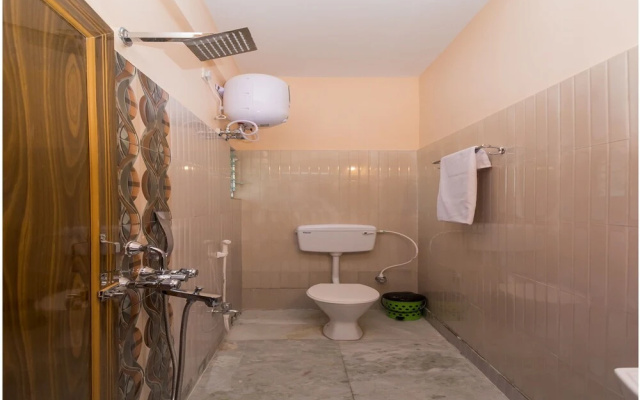 OYO 11379 Jams Guest House
