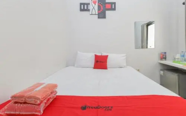 Reddoorz Plus At K23 Rungkut Madya
