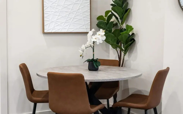 Wicker Park Luxe 2BR 2BA Condo