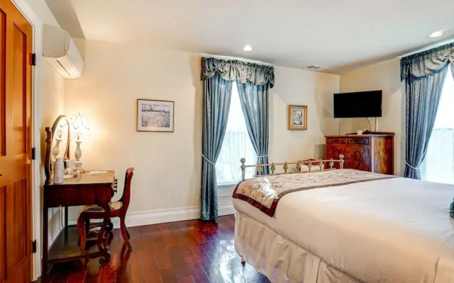 The River Belle Inn