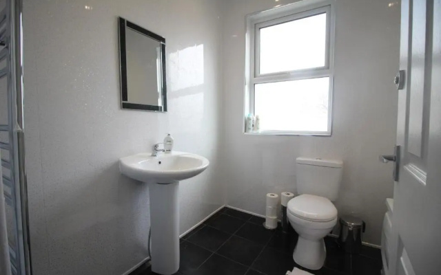 Henthorne Choice - Large Property - Close to Town Centre