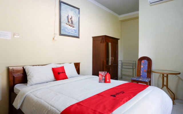 RedDoorz Syariah near Alun Alun Pacitan 2
