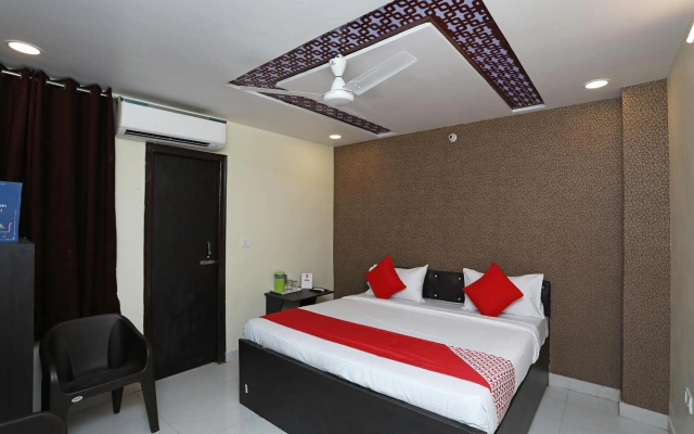 OYO Flagship 22697 Richa Grand Inn