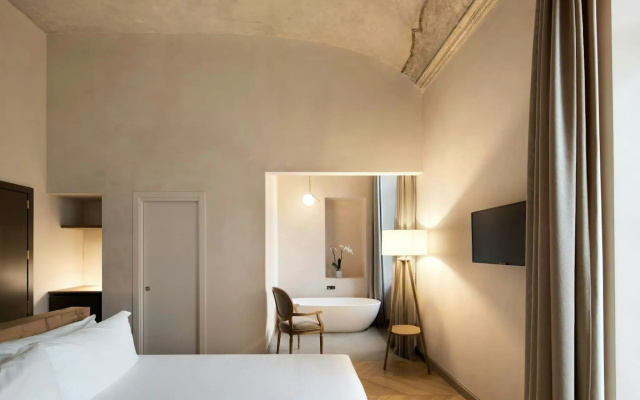 Opera 35 Boutique Hotel